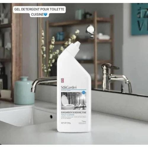 Flacon posé dans la salle de bain